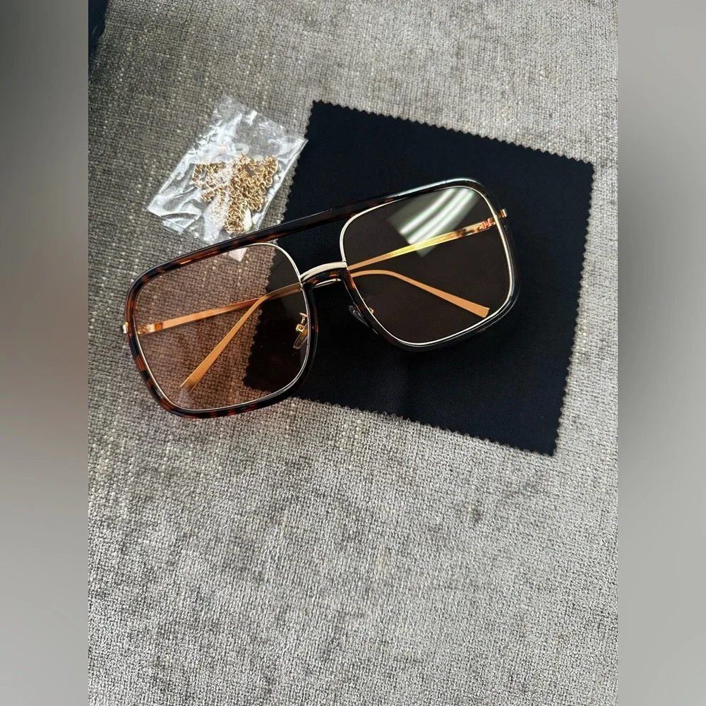 NIP Leopard Square Oversized Sunglasses W/Chain - Picture 6 of 6